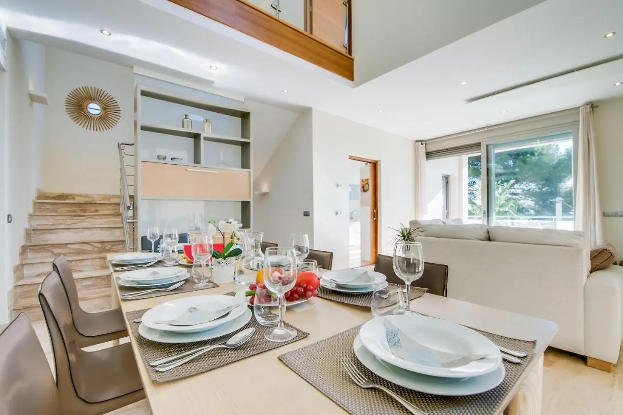 Ideal Property Mallorca - Villa Alcanada 1 0*,